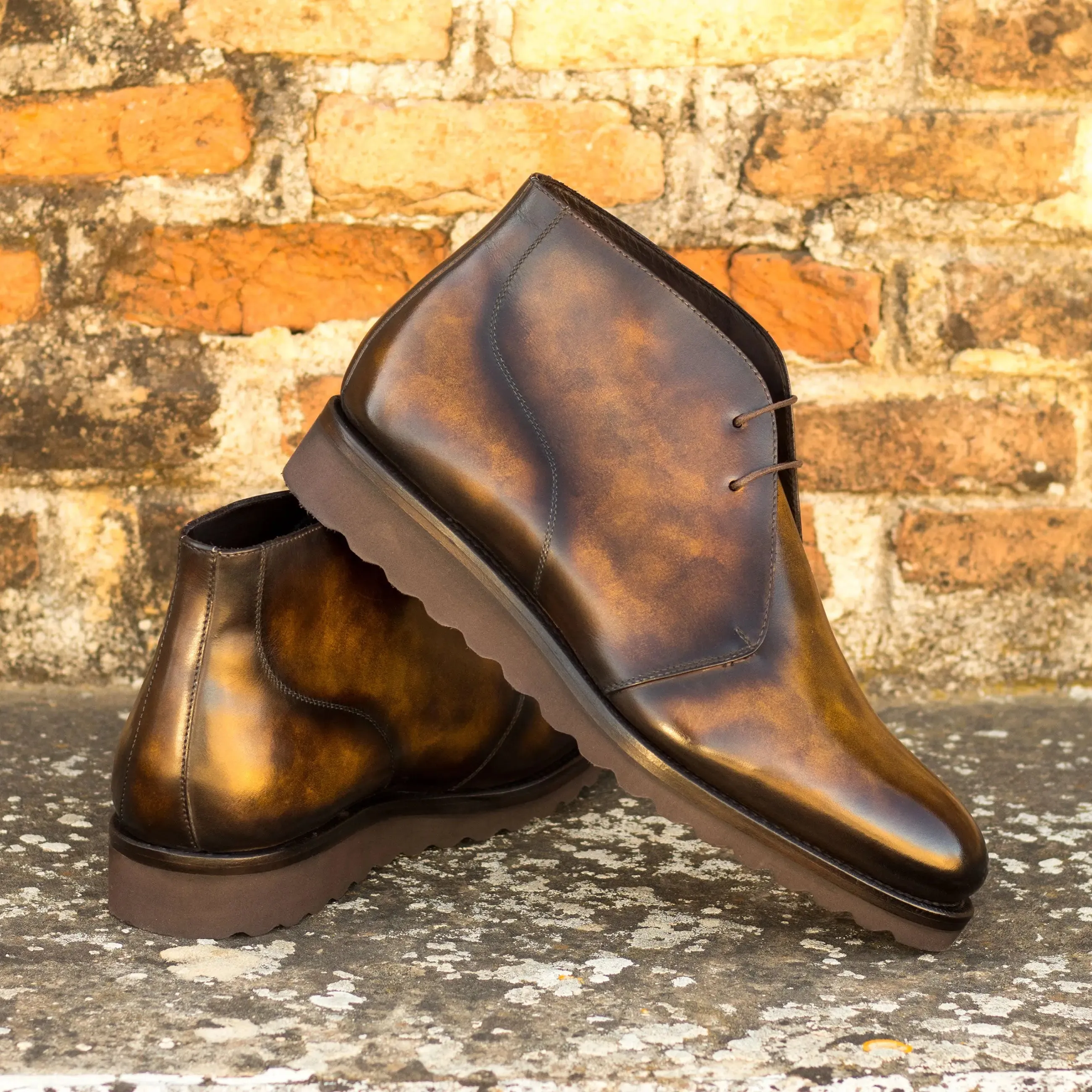 DapperFam Vivace in Tobacco Men's Hand-Painted Patina Chukka