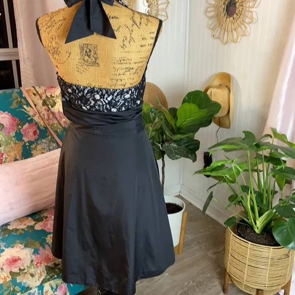 New WHBM Black Fit &amp; Flare Lace Halter Dress Sz 0