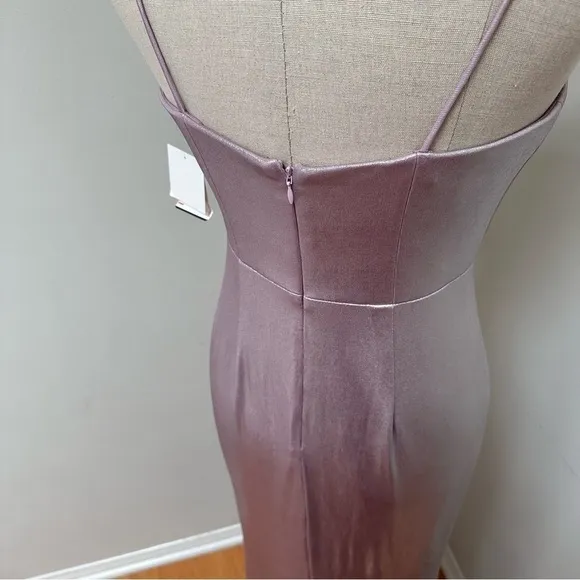 NWT David Bridal V-Neck Foiled Jersey Sheath Dress With Pleats Dusty Rose Size 4