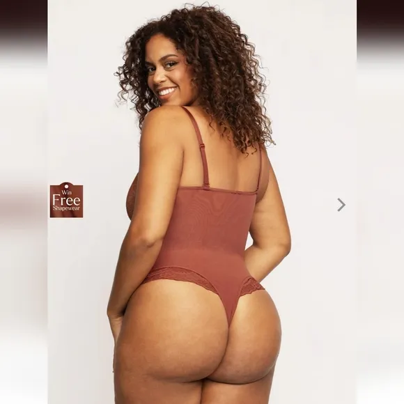 Popilush Shapewear Lace Deep V-Neck Sculpting Thong Bodysuit. NEW!