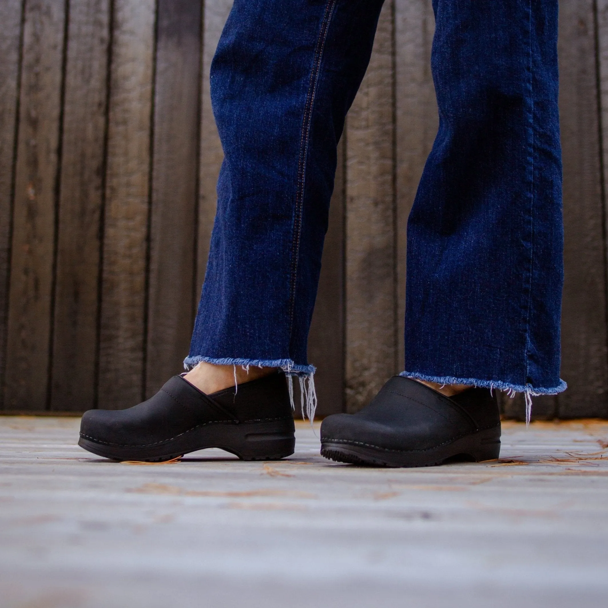 Pro. Oiled Leather Women's Clog in Black
