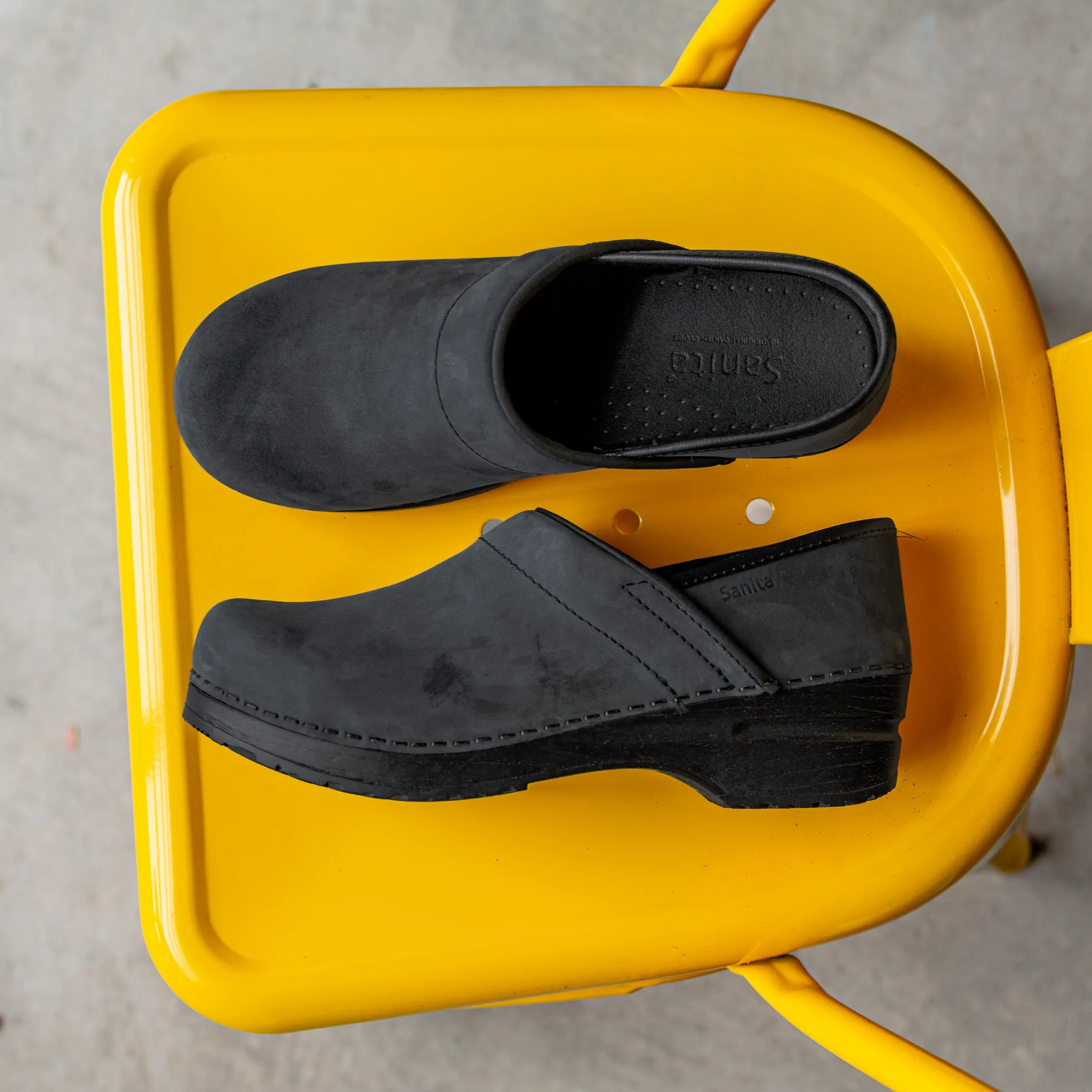 Pro. Oiled Leather Women's Clog in Black
