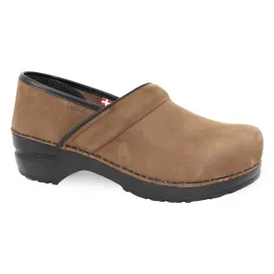 Pro. Oiled Leather Women's Clog in Chocolate