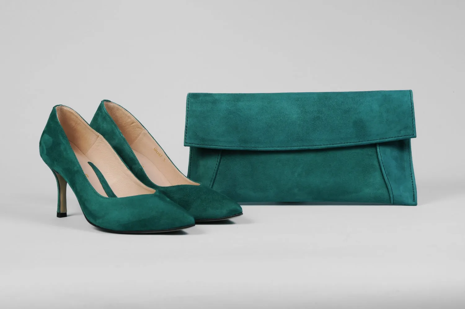 Rachels - Z6047 Green V Suede Court Shoe