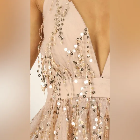 WATCH THE QUEEN CONQUER TULLE DRESS IN ROSE GOLD SEQUIN TULLE